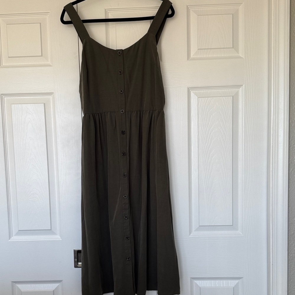 Sleeveless Olive Button-Front Midi Dress